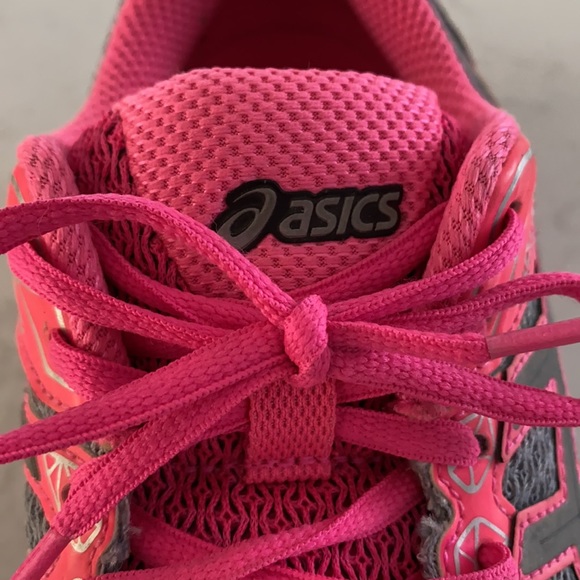 NWOT ASICS running shoes - Picture 5 of 5